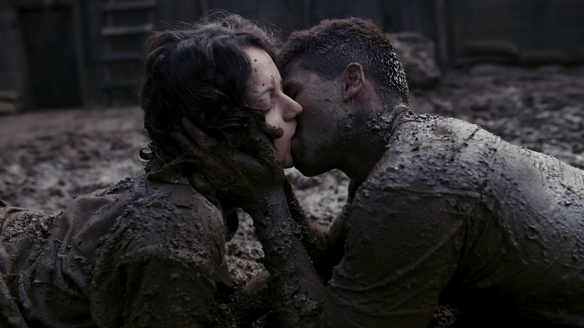 Kangana and Shahid share a steamy kiss in this scene from <i>Rangoon</i>. (Photo courtesy: YouTube/Viacom18MotionPictures)