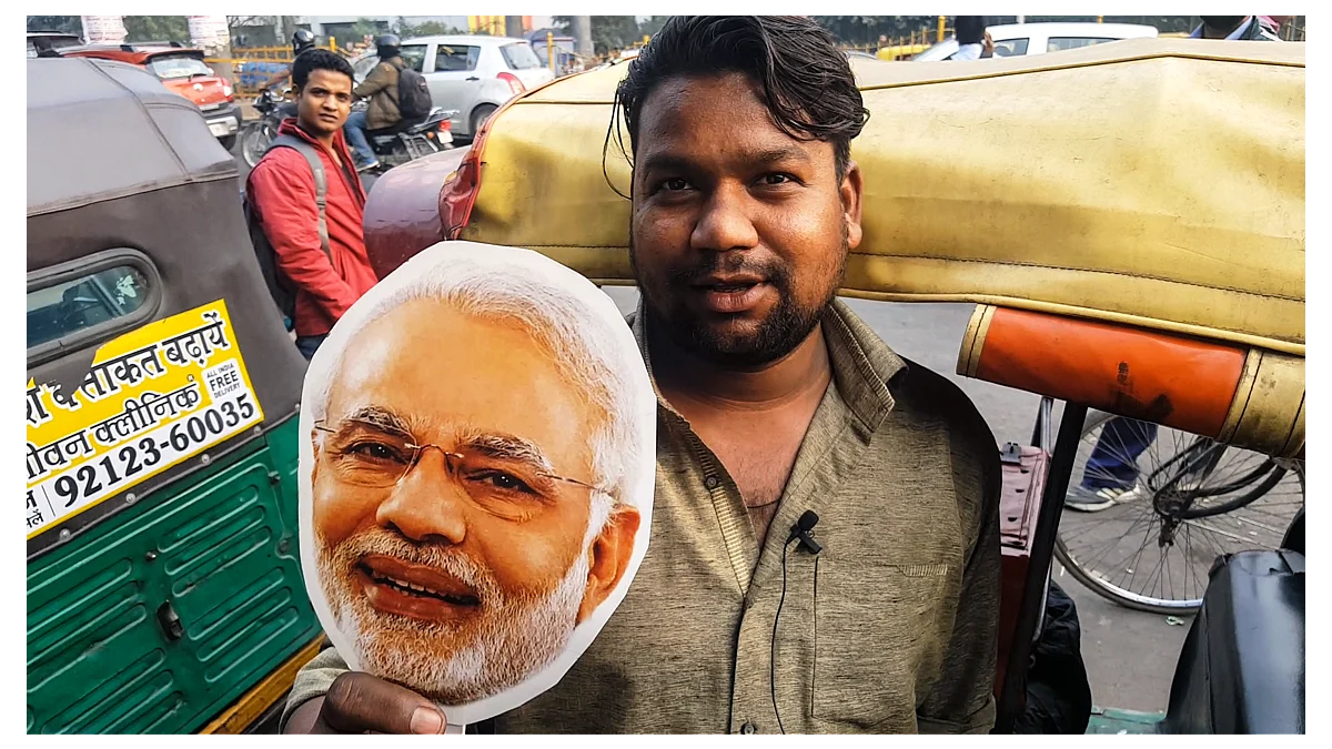 The SP government is synonymous with loot, murder, rape and riots, says tempo driver Jagdish Prajapati. (Photo: <b>The Quint</b>/Vatsala Singh)