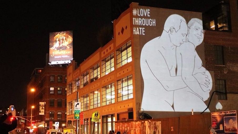 The image was projected on a wall in New York City by makers of the app ‘Hater’. (Photo Courtesy: Twitter/<a href="https://twitter.com/AmitRelester">Amit Rele ツ</a>)