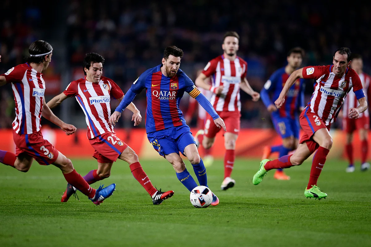 Barcelona’s Lionel Messi, center, runs with the ball during the match. (Photo: AP)