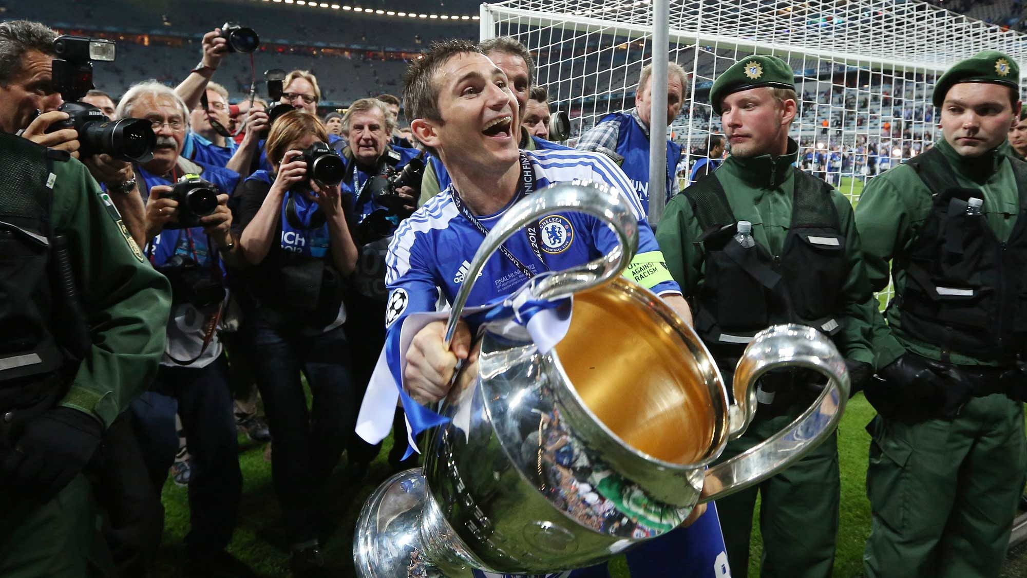 Frank Lampard celebrates with the trophy after the  Champions League final soccer match between Bayern Munich and Chelsea in Munich, Germany Saturday May 19, 2012. (Photo: AP)
