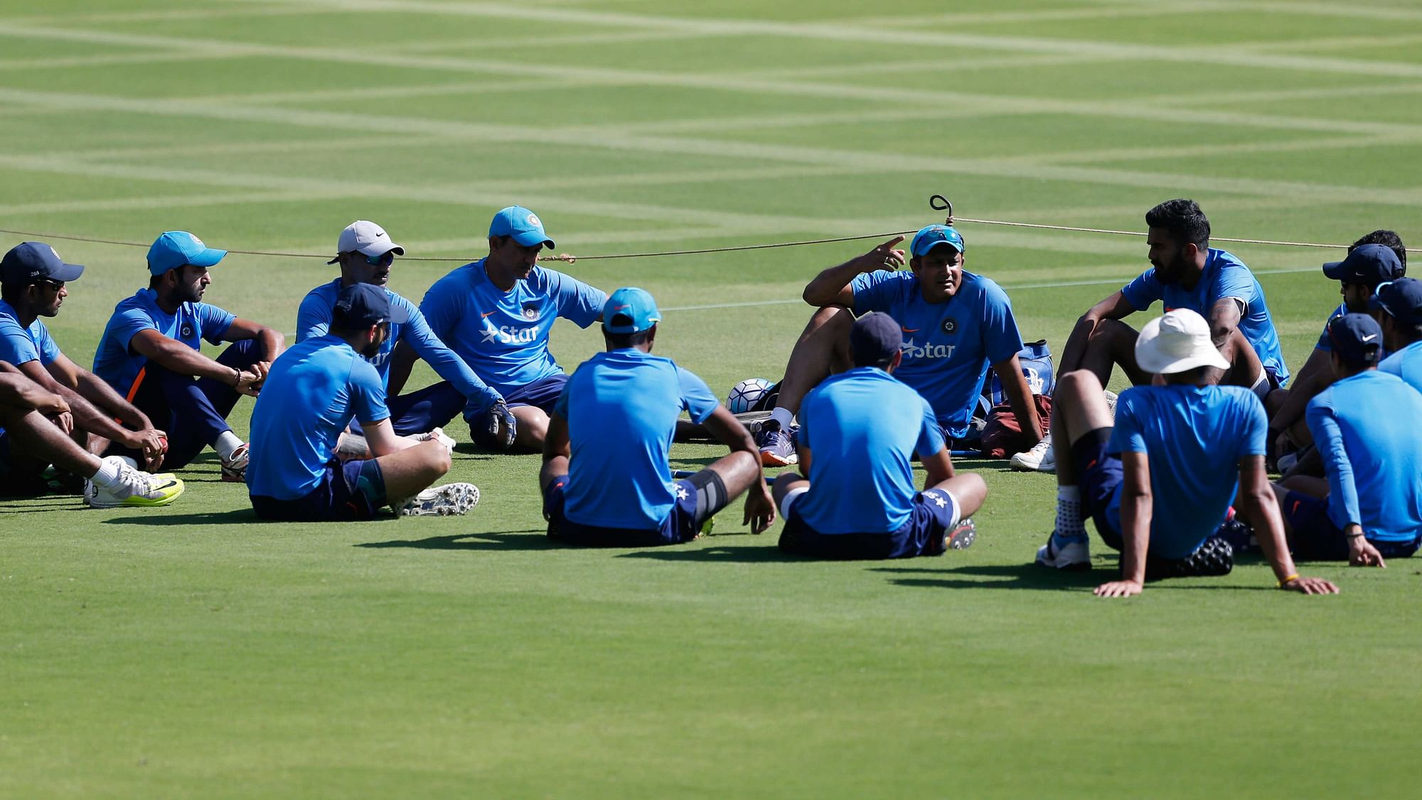 Anil Kumble has a team talk on the eve of the Bangalore Test. (Photo: AP)