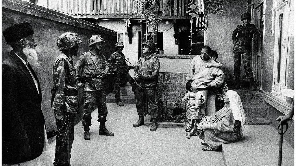 Indian forces during a house search in Srinagar, 1993. (Photo Courtesy: <i>Witness: Kashmir 1986-2016</i>/Meraj Ud Din)