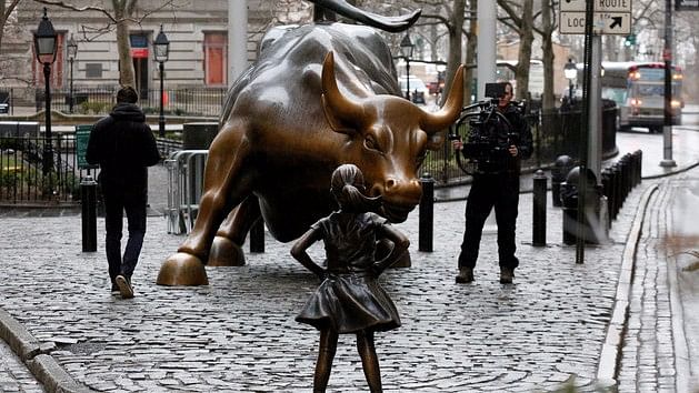 The bronze statue of a young girl before the iconic Wall Street Charging Bull. (Photo Courtesy: Instagram/<a href="https://www.instagram.com/edspahgets/">edspahgets</a>)