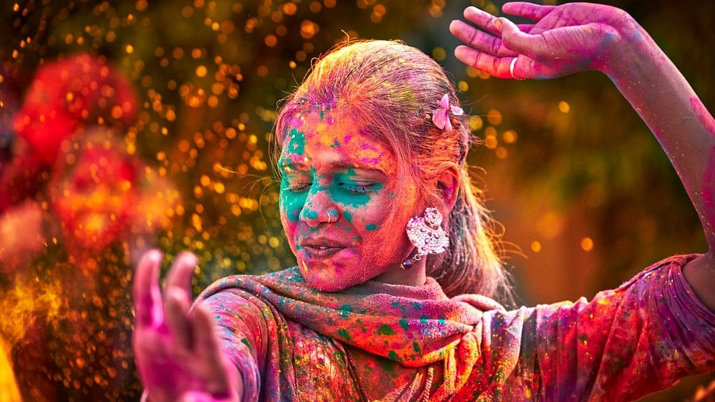 Haven’t booked your tickets  for Holi 2018 yet? Do it now!