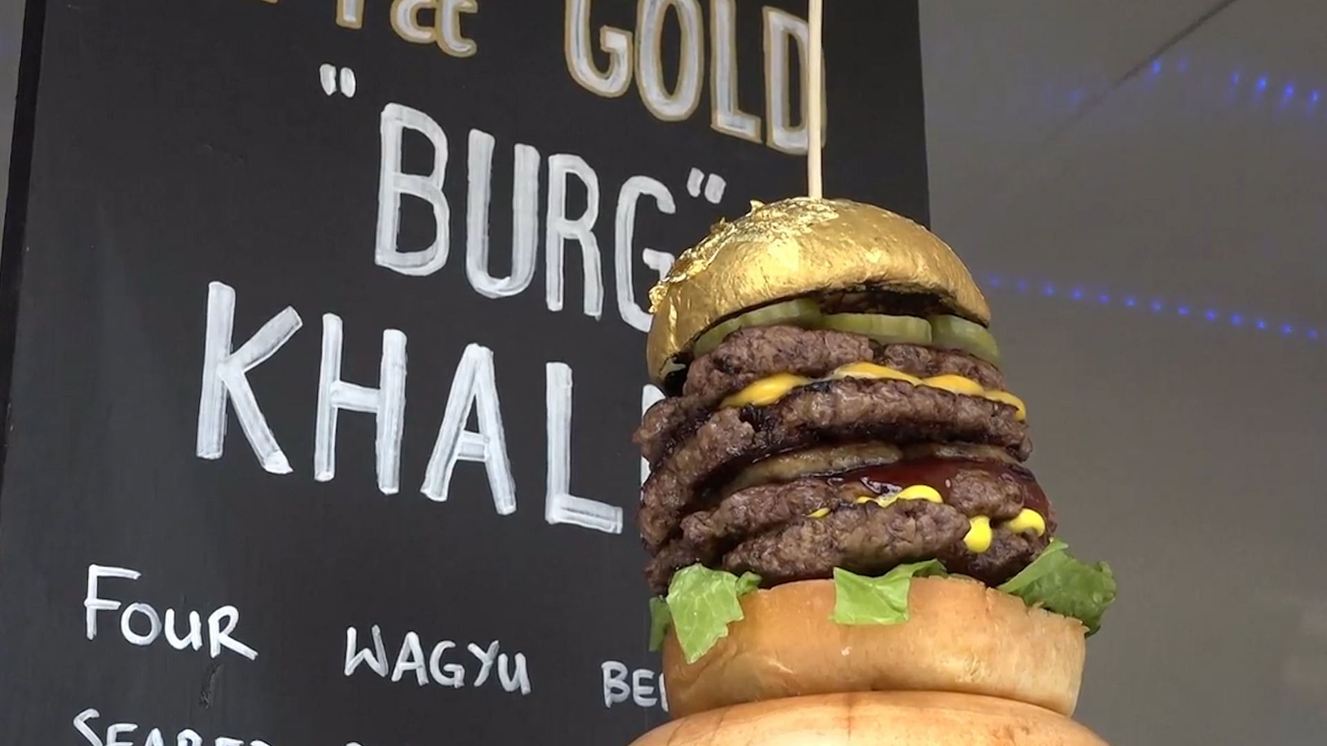 Golden Burger (Photo: Ruptly)