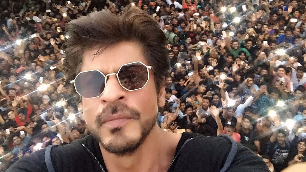 Shah Rukh Khan talks about what it’s really like to be a celebrity. (Photo courtesy: <a href="https://www.instagram.com/p/BMT3VHIhLYi/?taken-by=iamsrk&amp;hl=en">Instagram/@iamsrk</a>)