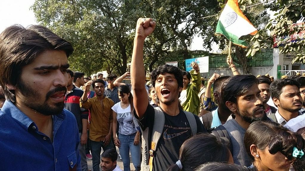 Students protesting on Delhi University’s North Campus on February 22. (Photo: Abhilash Mallick/<b>The Quint</b>)