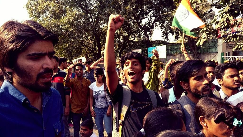 Protests at Ramjas College. (Photo Courtesy: Abhilash Mallick/<b>The Quint</b>)