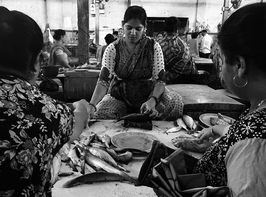 Glance into the Khar Danda Town fish market through the Quint Lens to experience a centuries-old Bombay. 
