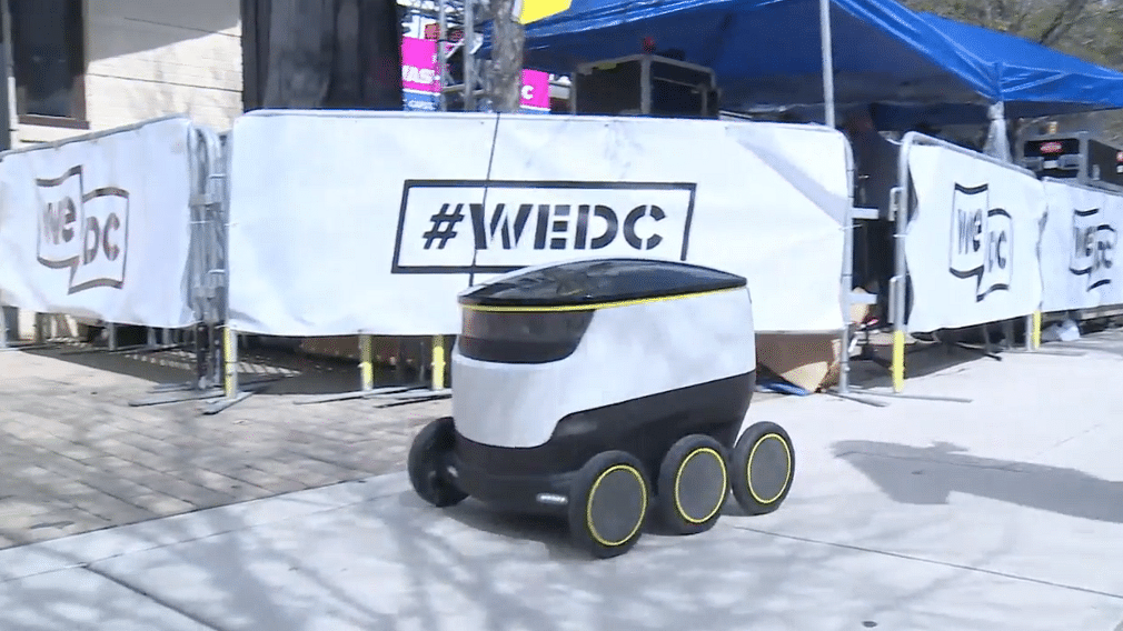 6-wheeled fast food delivery robot ( Photo courtesy : Ruptly Tv)