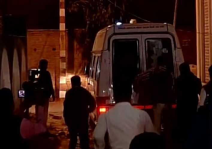 Earlier, it was believed that there were two terror suspects holed up inside a building in Thakurganj area. 