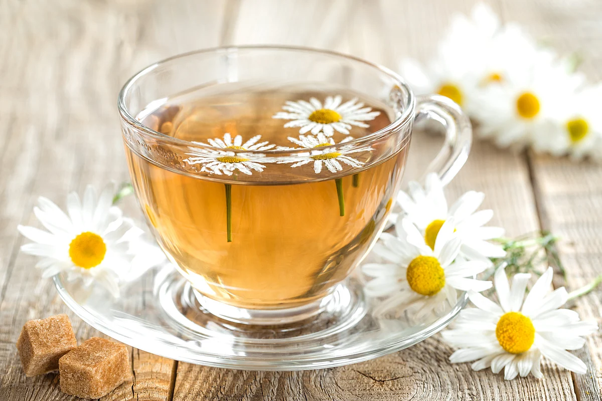 Chamomile tea is a healthy and delicious option. (Photo: iStock)