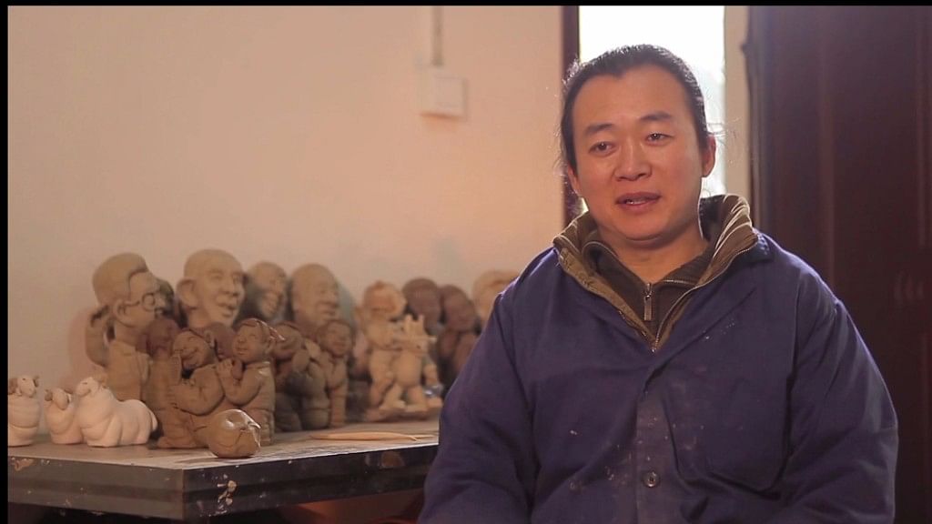 Chinese Man Defeats Disability with Clay, Brings  Sculptures Alive