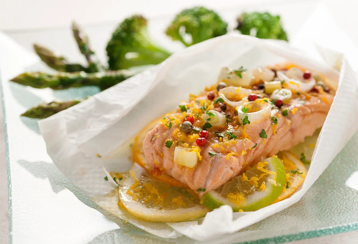 This green vegetables and salmon dish is a great option for when you’re on your period. (Photo: iStock)
