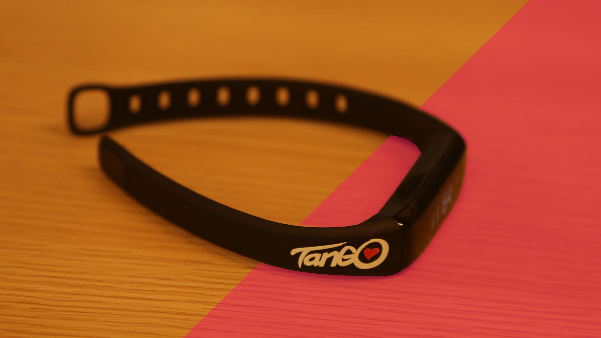 Tango Wellness Motivator is a fitness band available under Rs. 5,000 in India (Photo: Shiv Kumar Maurya/<b>The Quint</b>)