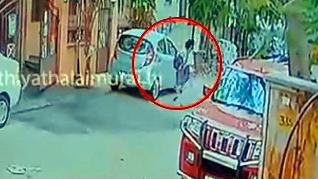 Suchismitha running back to the hostel. (Photo Courtesy: Screenshot/ PTTV)