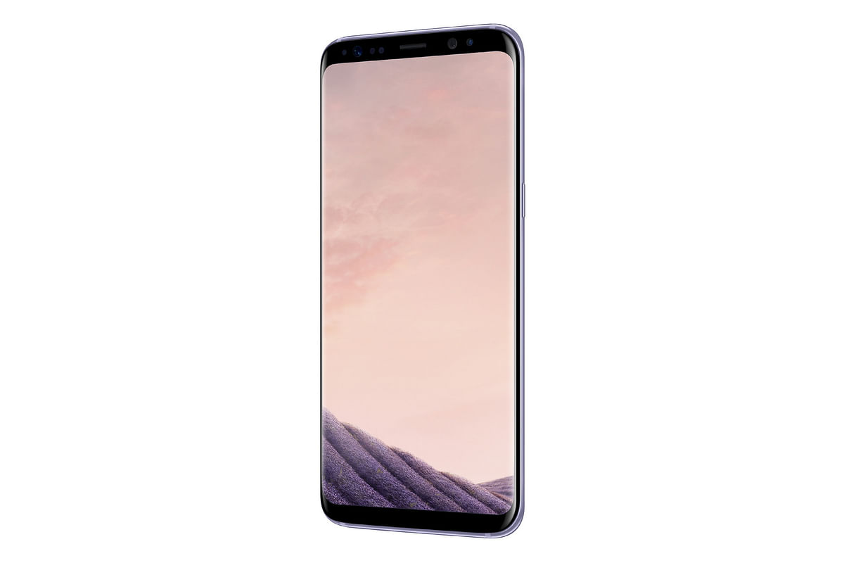 The all-new Samsung Galaxy S8 phone comes with Android Nougat and a Snapdragon 835 processor.
