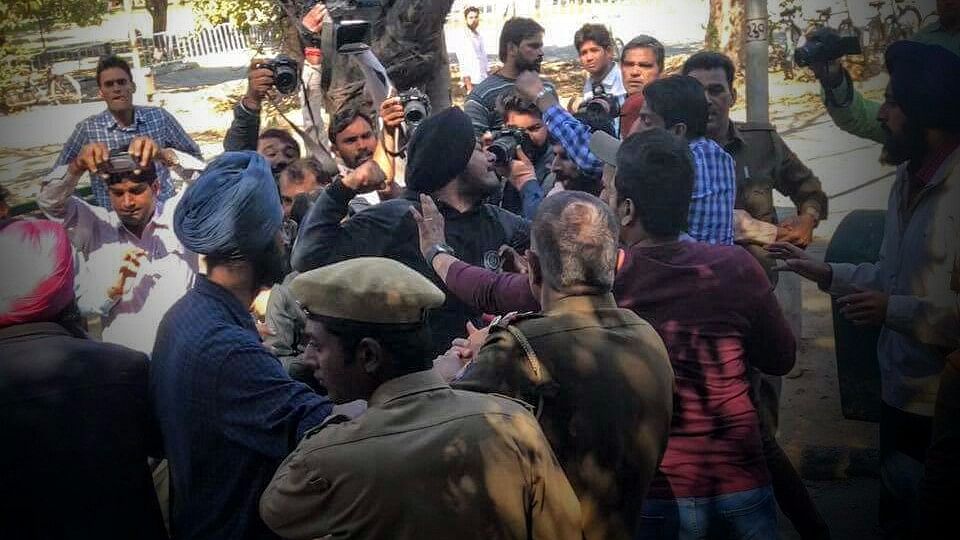 Scuffle at PU on 27 February.  (Photo Courtesy: Twitter/<a href="https://twitter.com/iharmanjotSgill/status/836174892936507392">@iharmanjotSgill</a>)  