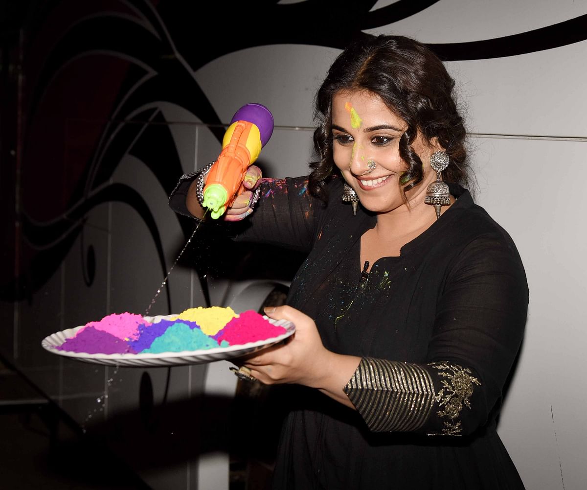 Vidya Balan may be busy promoting ‘Begum Jaan’ but she’s all game to play Holi. 