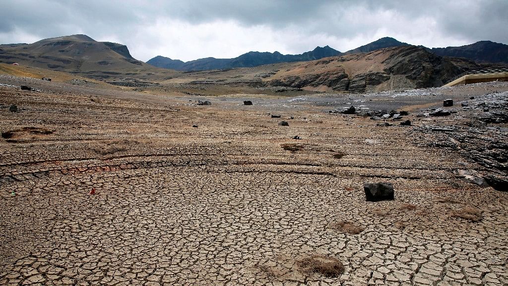 A view of dried Ajuan Khota dam, a water reserve affected by drought near La Paz, Bolivia, November, 2016. (Photo: Reuters)