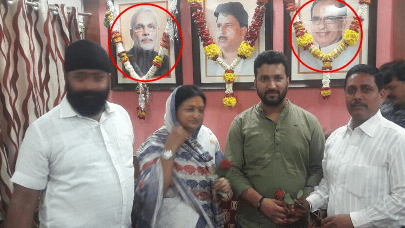 Indore Mayor garlanded PM Modi and Shivraj Chouhan’s photos by mistake. (Photo: Twitter Screenshot) 