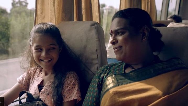 Gayatri and her mother Gauri Sawant. (Photo Courtesy: YouTube Screengrab/<a href="https://www.youtube.com/channel/UCDnC11QhIe5om-TRf5LEuCA">Vicks India</a>)