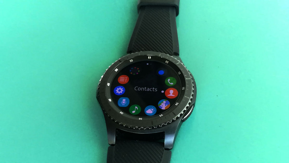 The latest attempt at a wearable device by Samsung points us to old app troubles. 