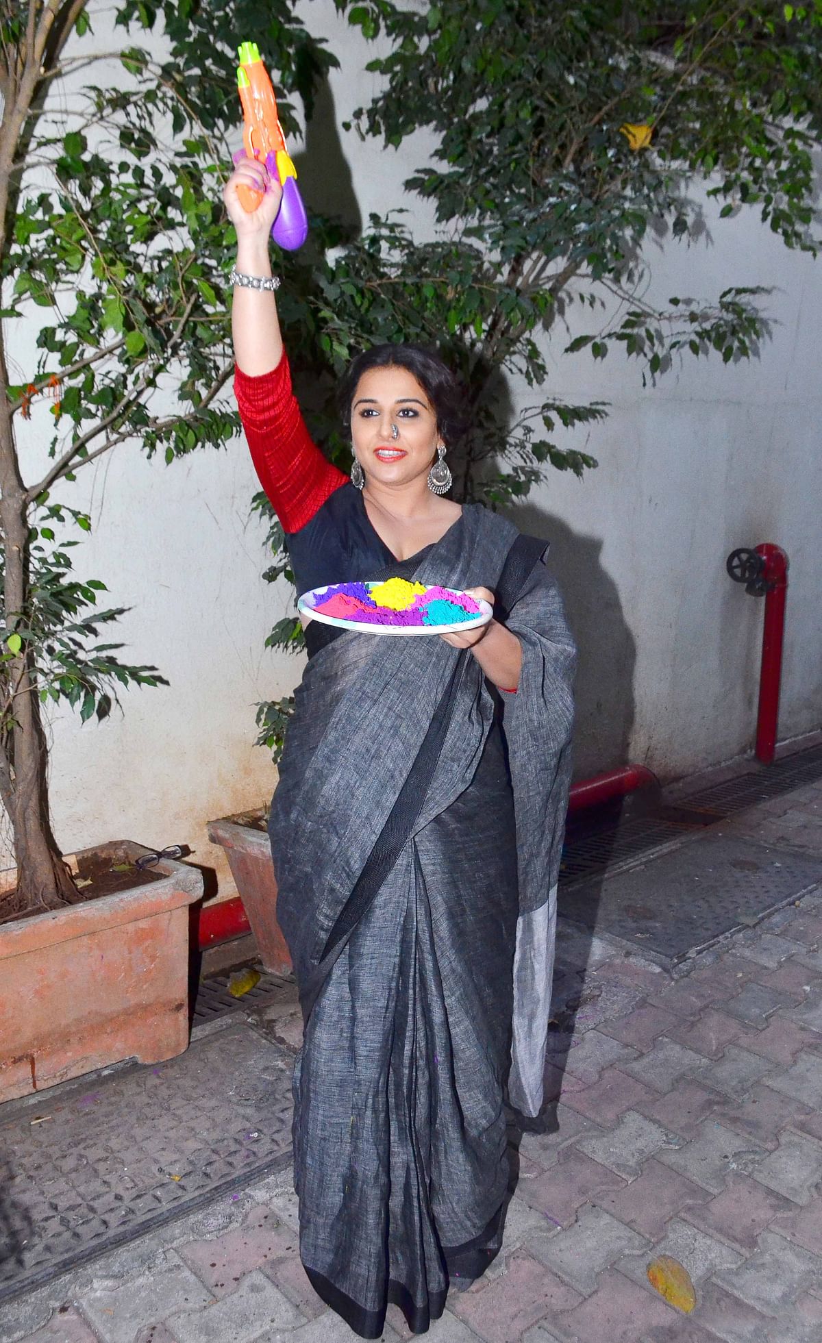 Vidya Balan may be busy promoting ‘Begum Jaan’ but she’s all game to play Holi. 