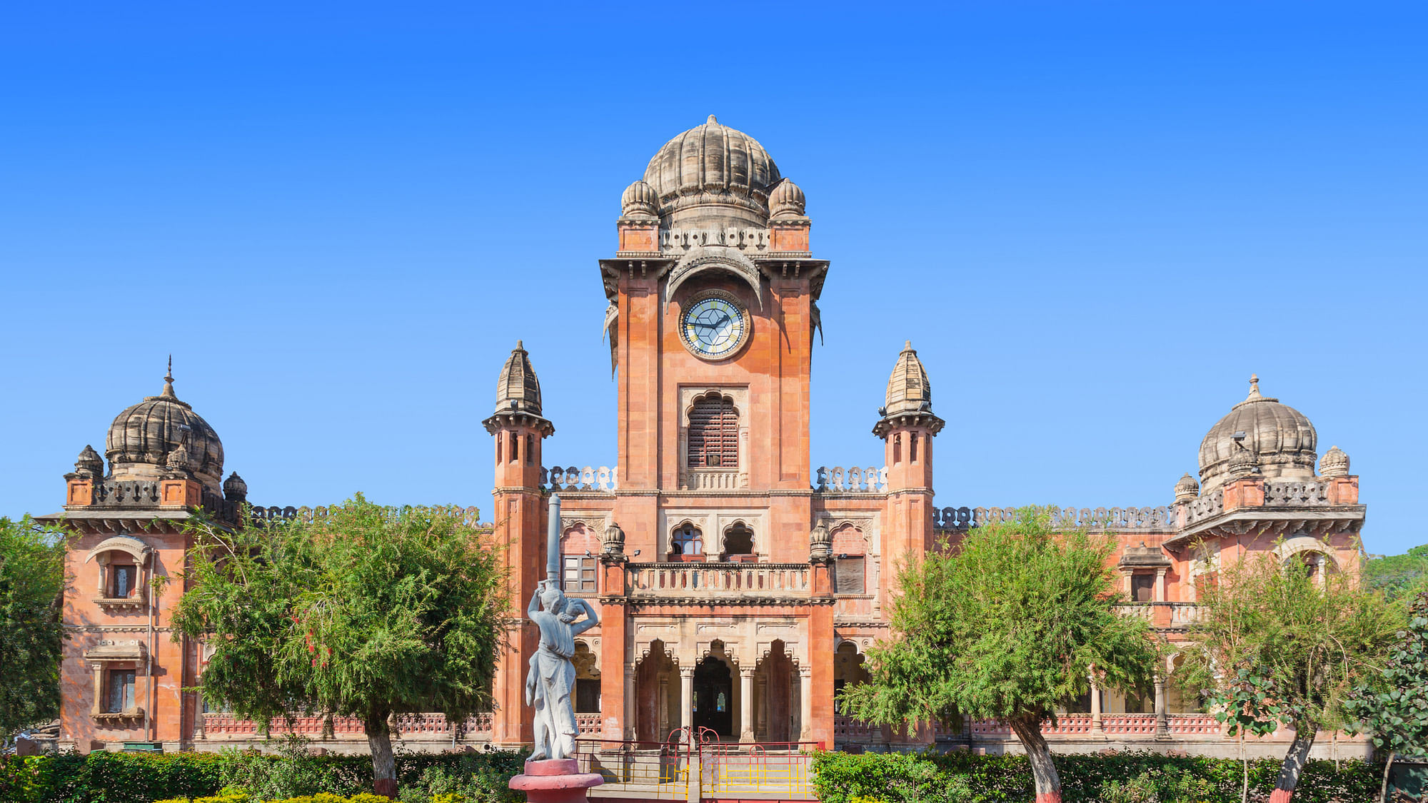 Mahatma Gandhi Hall is a major venue for art and cultural exhibitions in Indore. (Photo: iStock)