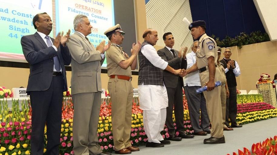 

Rajnath Singh Presenting Police Medal for Gallantry to the CRPF personnel on ‘Shaurya Divas’. (Photo Courtesy: Twitter/<a href="https://twitter.com/rajnathsingh">@<b>rajnathsingh</b></a>)