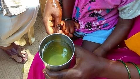 Koyya Keerthana showing the colour of drinking water in Jonnalagaruvu. (Photo: Rahul Maganti)