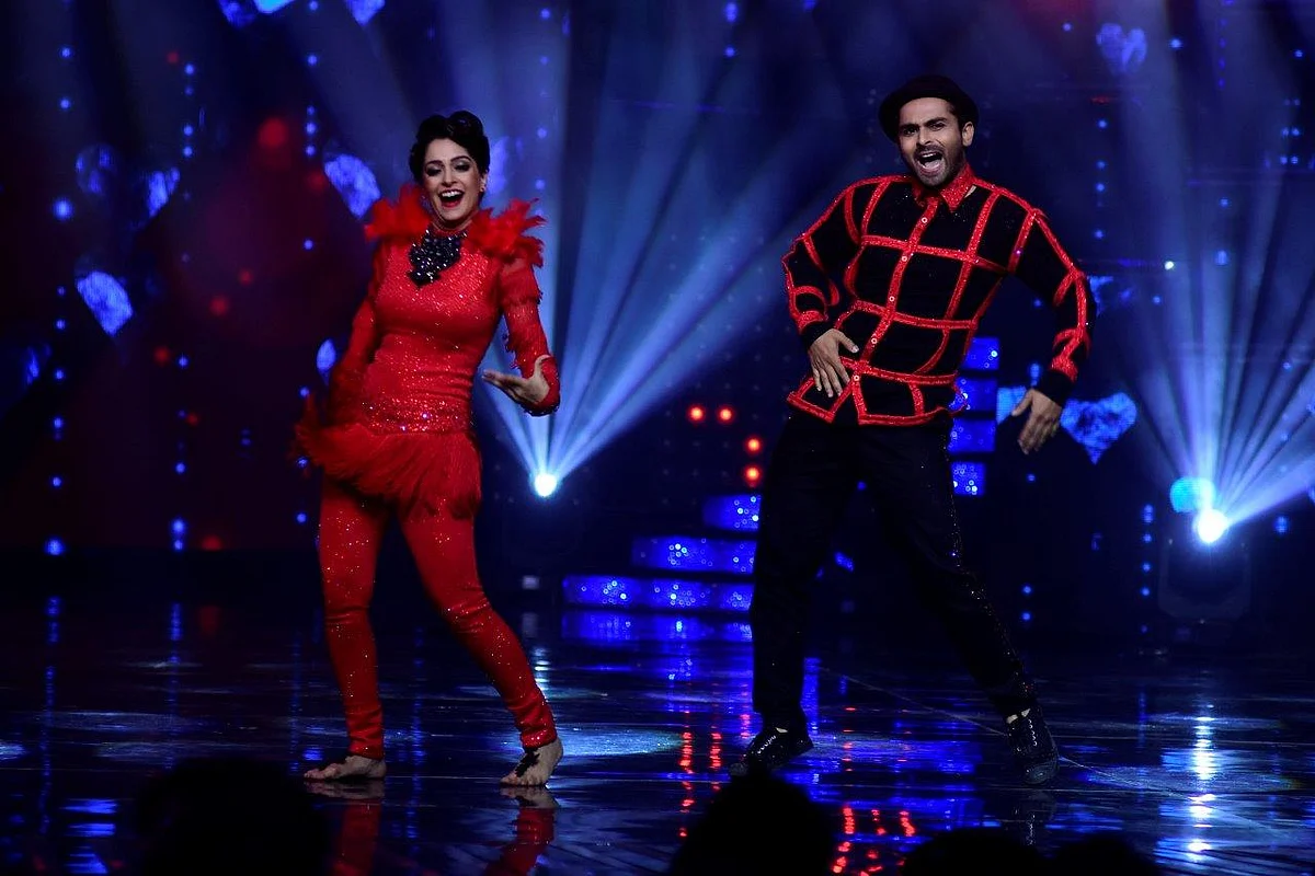 Dipika Kakkar and Shoaib Ibrahim live it up in red. (Photo courtesy: Star Plus)
