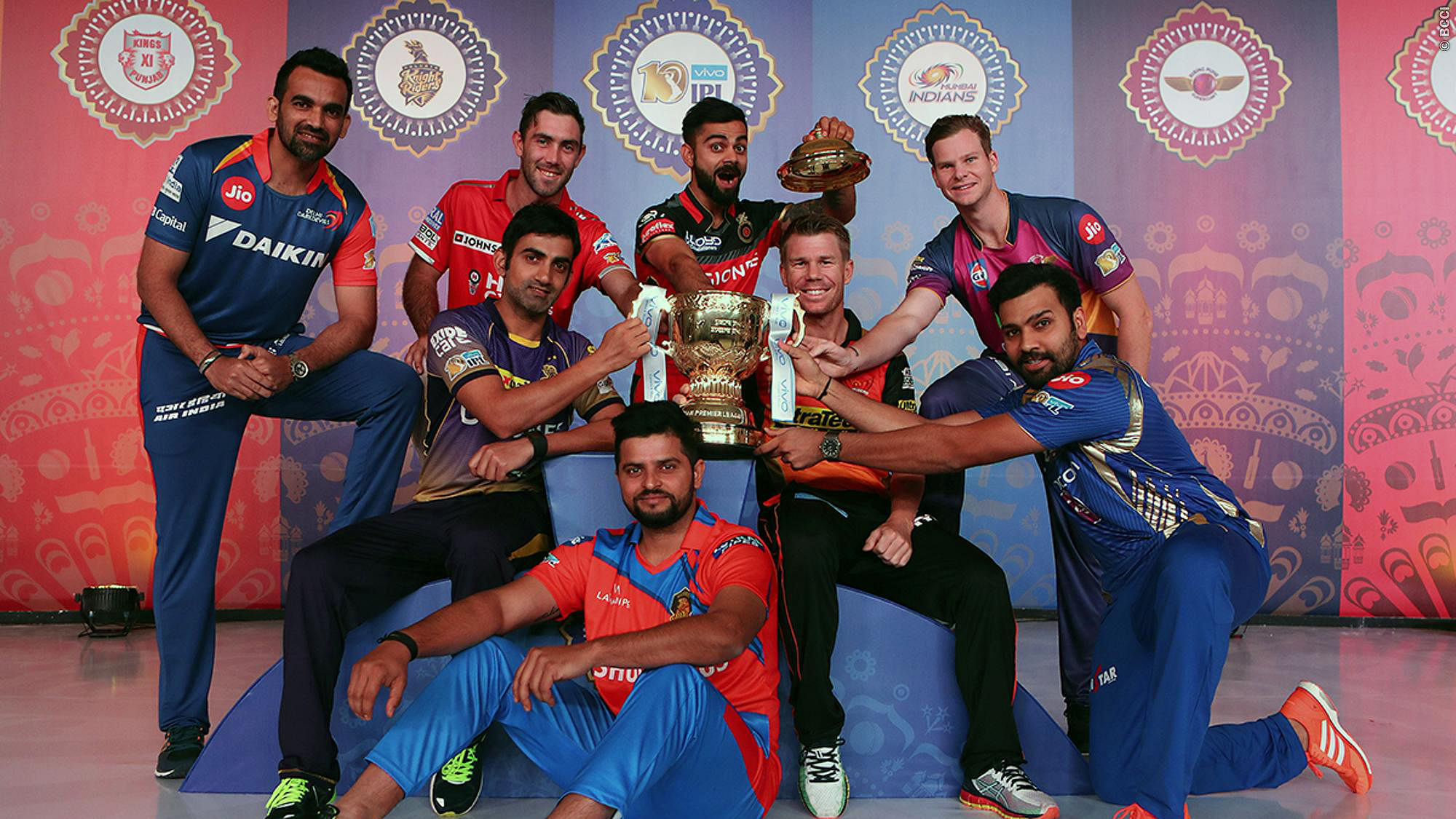 All captains of IPL teams before the start of the league. (Photo: Twitter)
