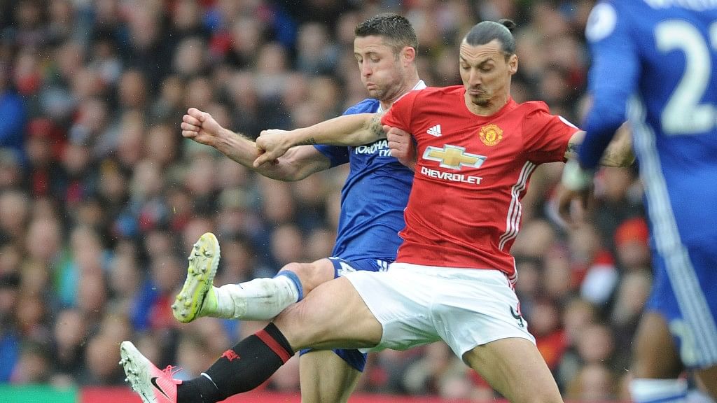 Manchester United’s Zlatan Ibrahimovic (right) vies for the ball against Chelsea’s Gary Cahill (left) (Photo: AP)