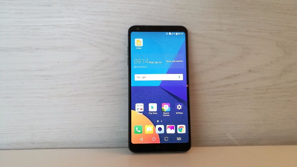 The LG G6 comes with a 5.7 inch Quad HD Display with a 18:9 aspect ratio.(Photo: <b>The Quint</b>)