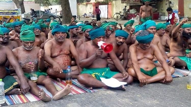 

Their demands include the Centre’s recognition of Tamil Nadu as a drought-hit state. (Photo Courtesy: TNM)&nbsp;