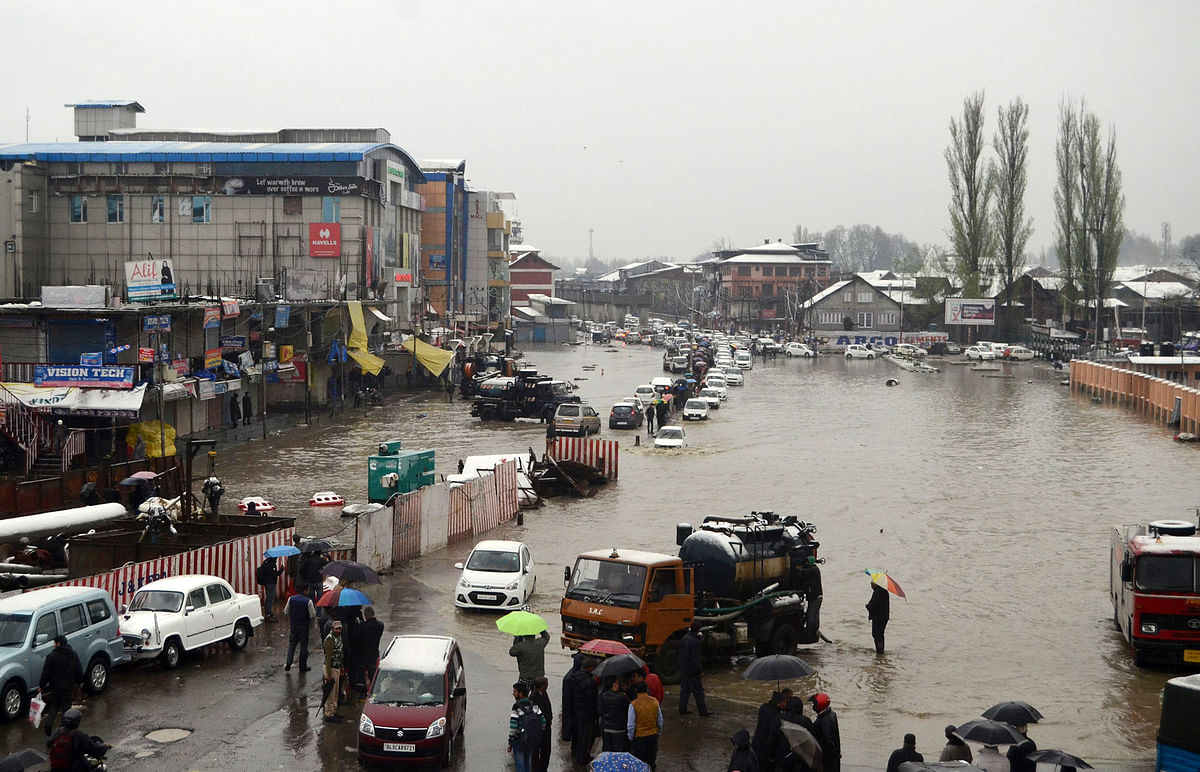 A rise in the water level of Jhelum on Thursday triggered fears of a flood-like situation in Kashmir. 