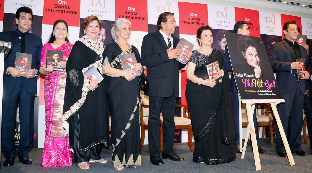 Salman Khan launched Asha Parekh’s autobiography in Mumbai, here are the pictures.