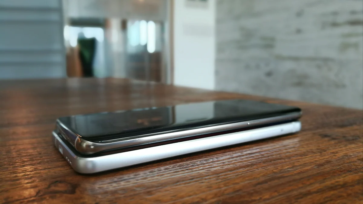 The edge design of the Galaxy S8 is prominent. (Photo: <b>The Quint</b>)