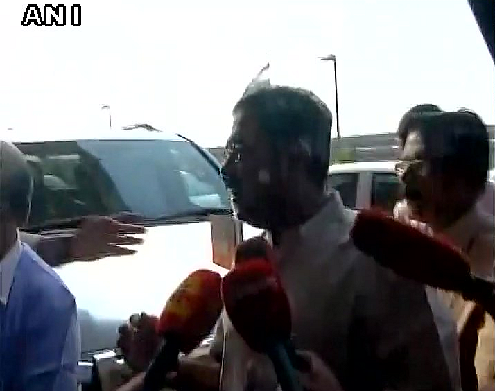TTV Dhinakaran at Chennai airport. (Photo: ANI)