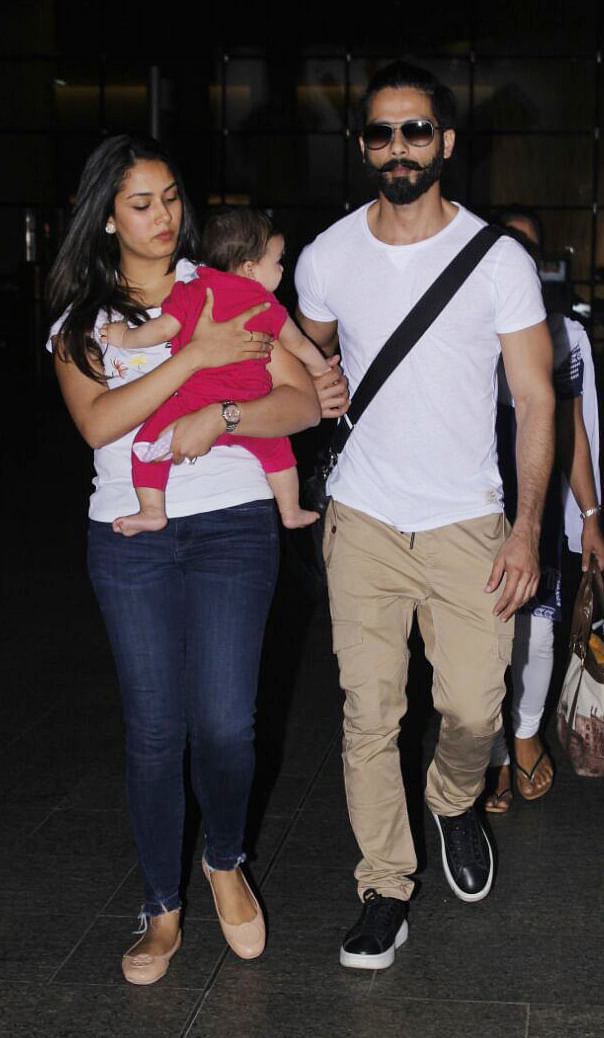 Our shutterbugs spotted Shahid Kapoor with wife Mira and baby Misha at the airport. 