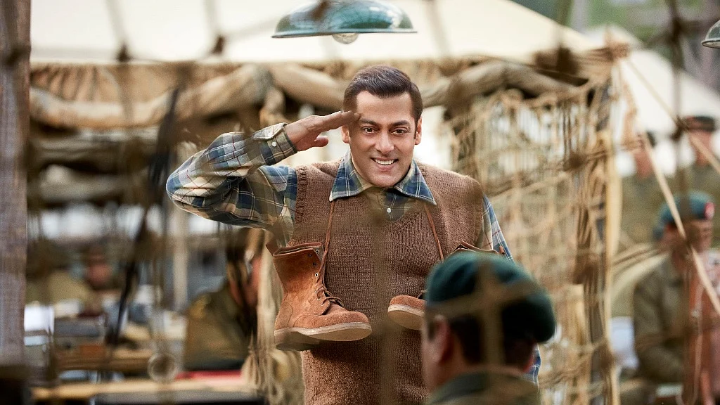 The film is set against the backdrop of the 1962 Indo-China war. 
