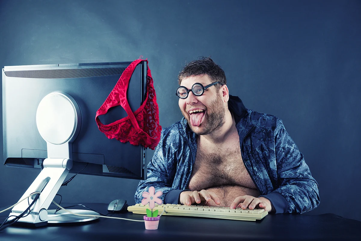 “He continues to have sex chats till late in the night with random women.” (Photo: iStock)