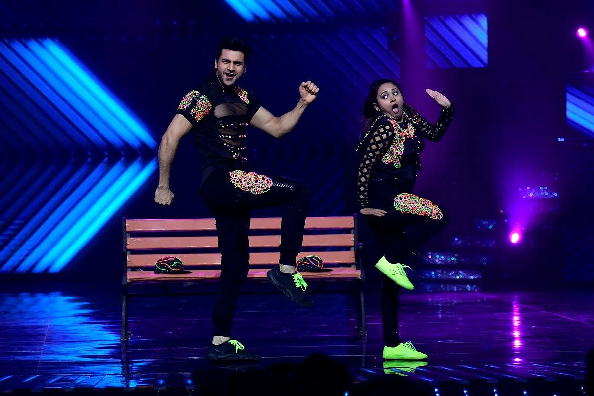 Vivek performs with his choreographer. (Photo courtesy: Star Plus)