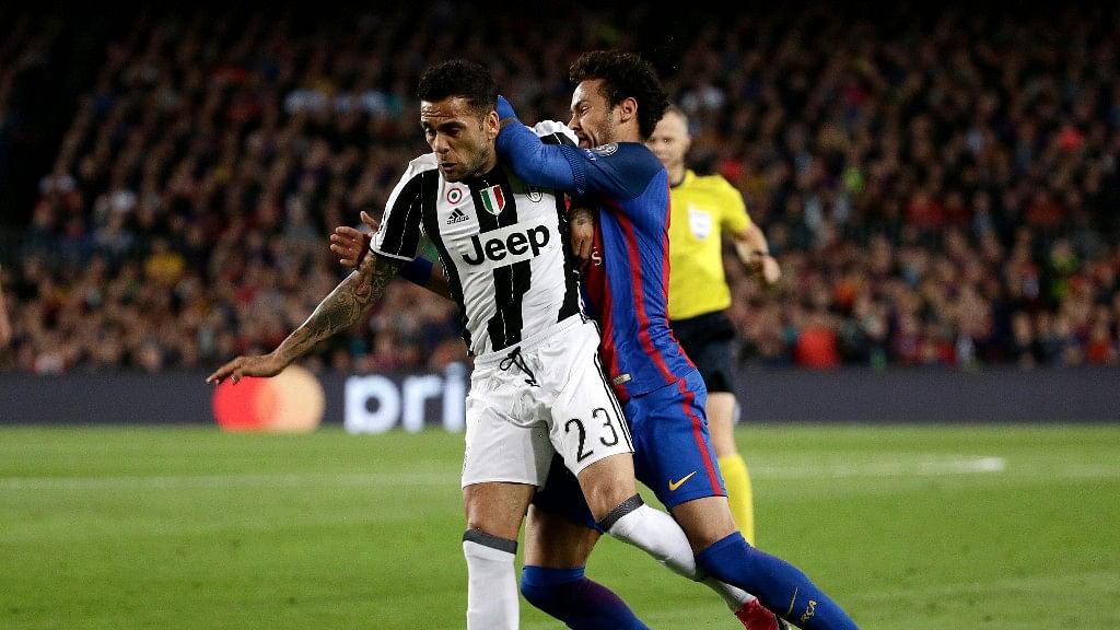 Barcelona’s Neymar collides with Juventus’ Dani Alves during the Champions League quarterfinal second leg soccer match between Barcelona and Juventus at Camp Nou stadium in Barcelona, Spain, Wednesday, April 19, 2017.