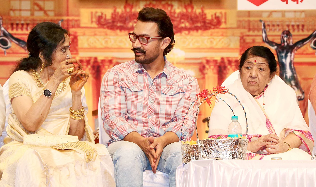 Vyjayanthimala and Aamir Khan engage in conversation as Lataji looks on. (Photo: Yogen Shah)