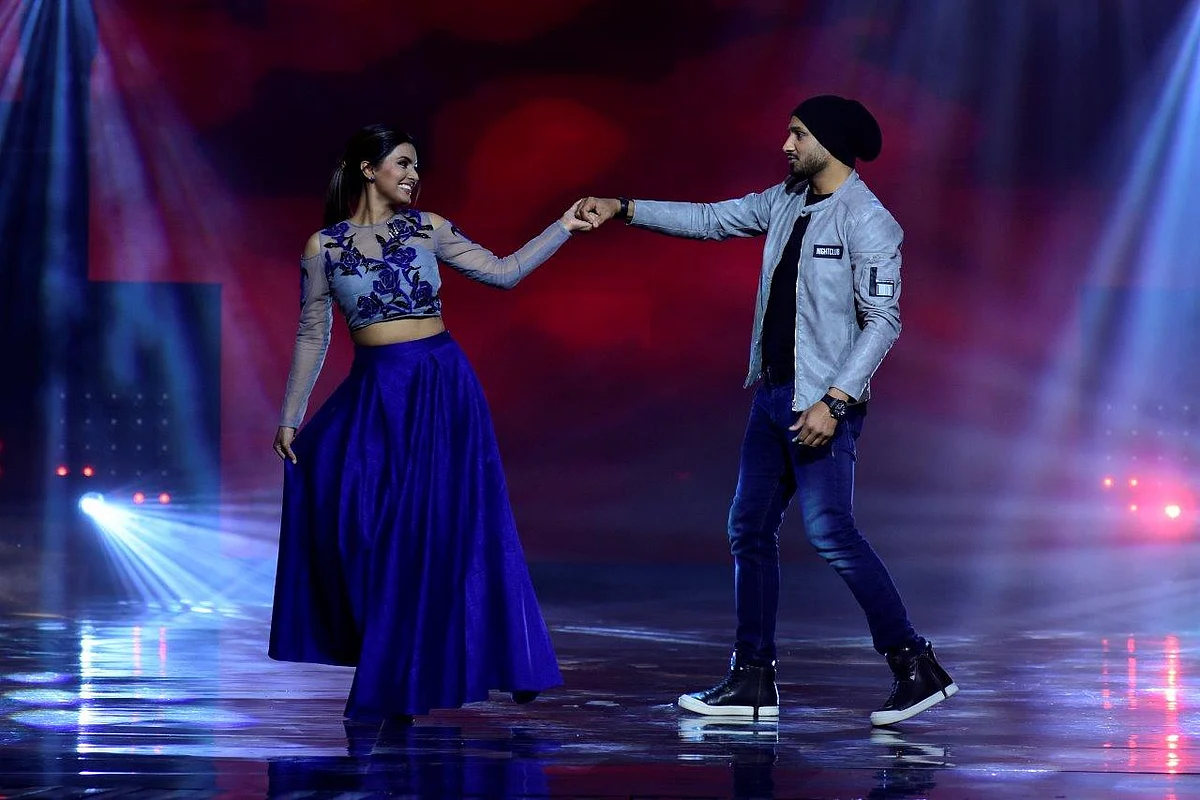 The couple burn the dance floor. (Photo courtesy: Star Plus)