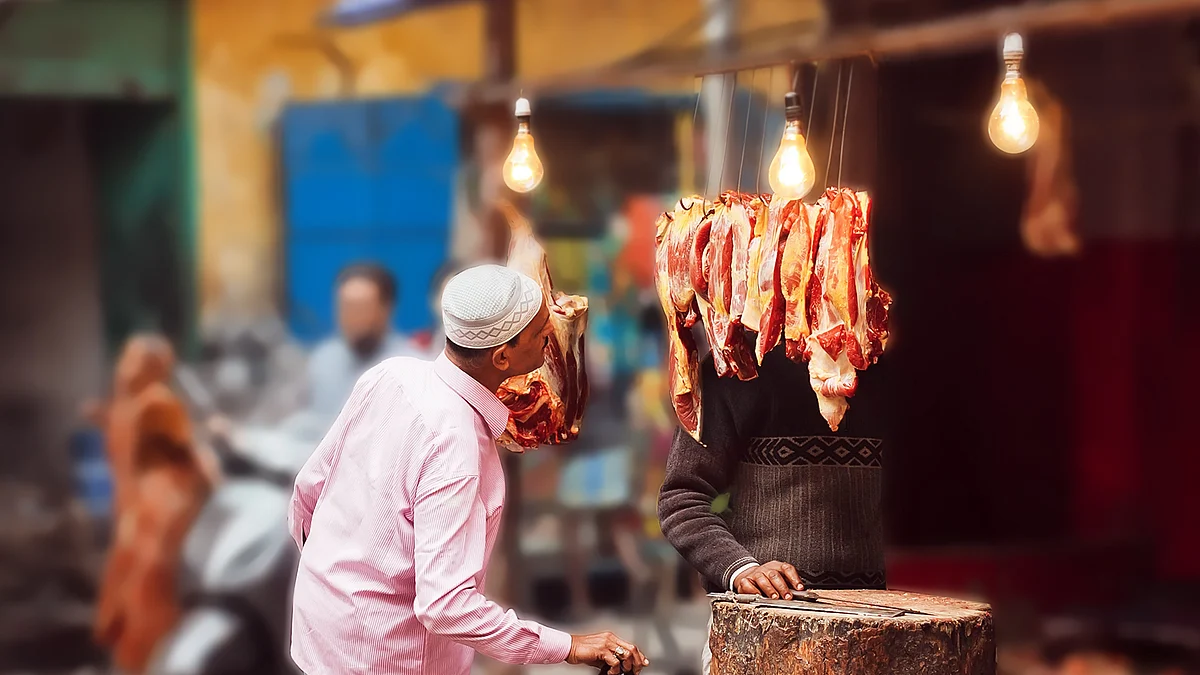 A 2016 survey showing 73 percent have no problem with neighbours eating non-veg is a triumph for liberals. (Photo: Rhythum Seth/ <b>The Quint</b>)