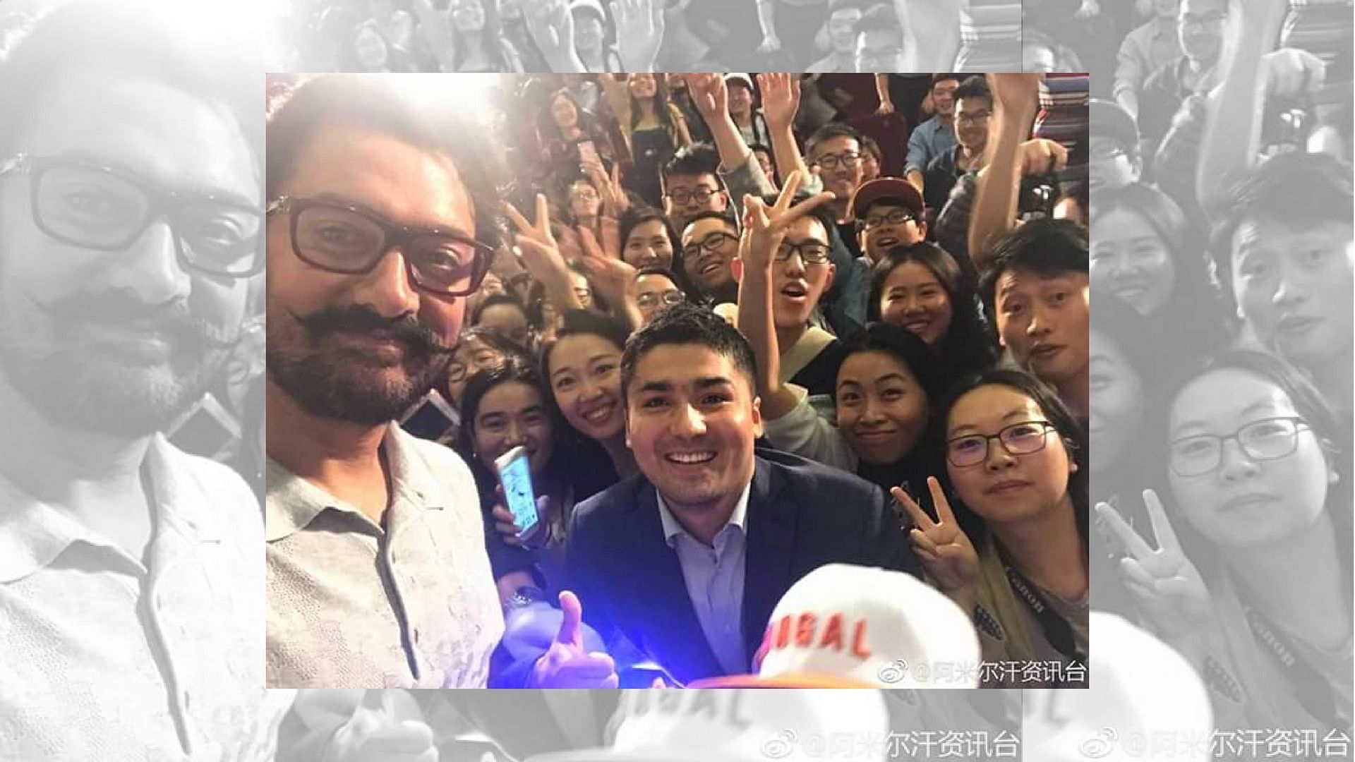 Aamir Khan clicks a selfie with his Chinese fans. (Photo courtesy: Twitter)